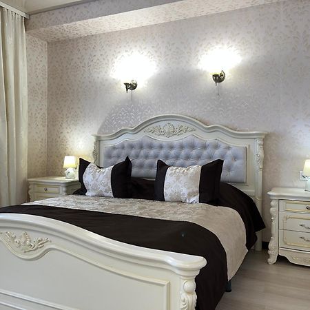 Maximus Hotel Lutsʼk Extérieur photo