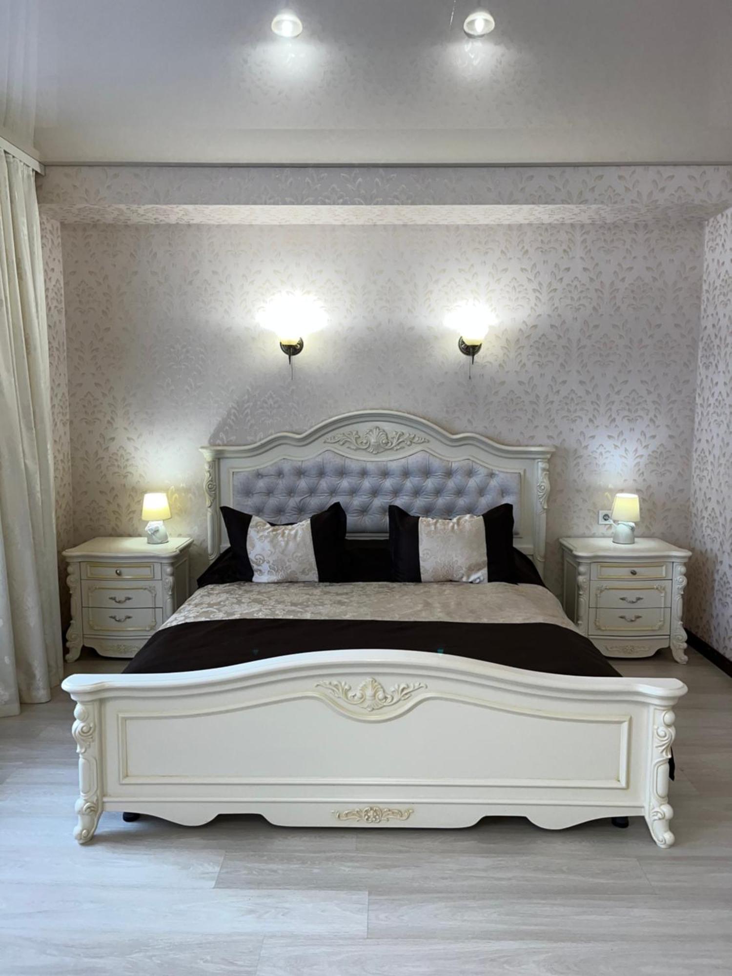 Maximus Hotel Lutsʼk Extérieur photo