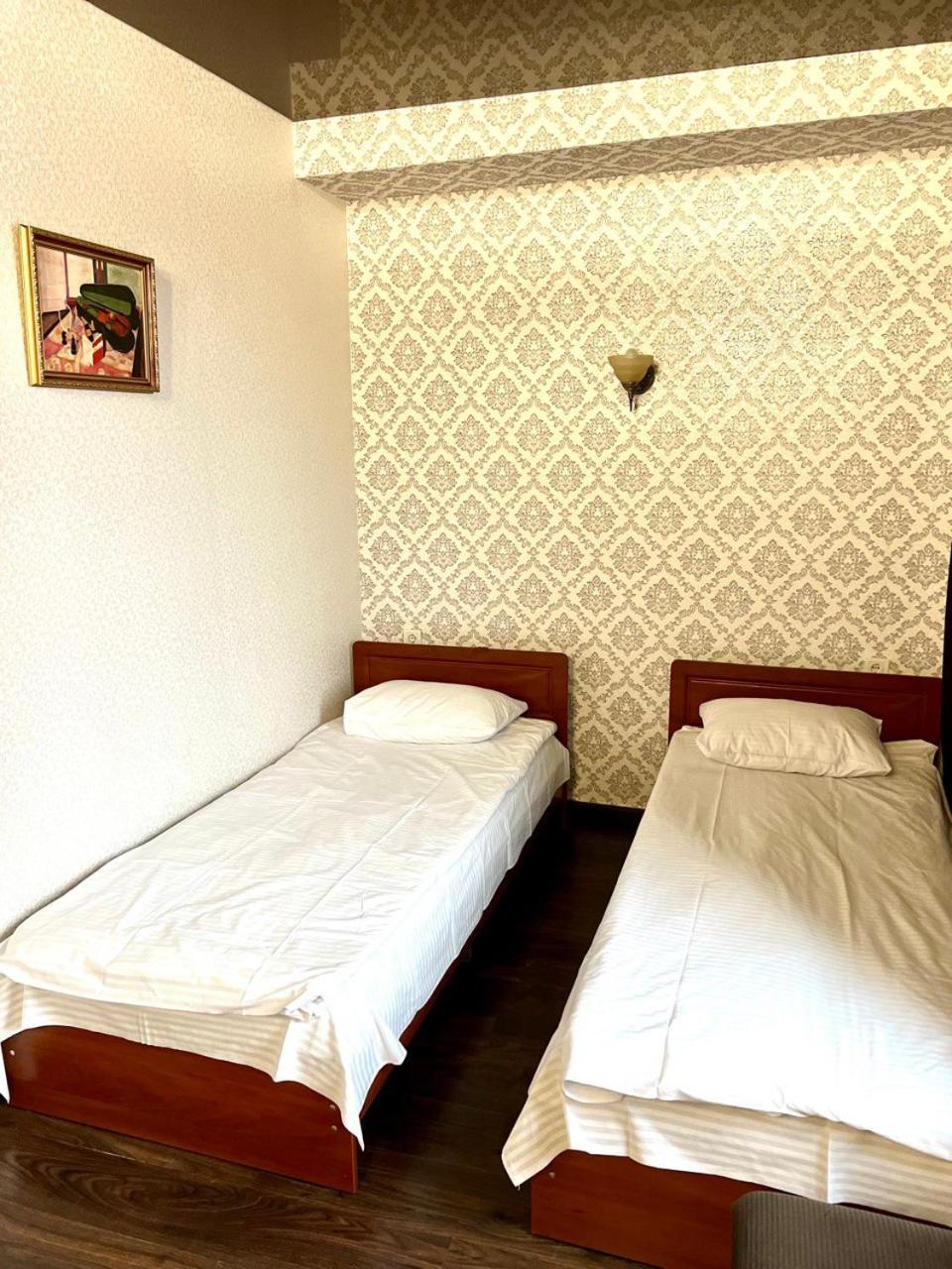 Maximus Hotel Lutsʼk Extérieur photo